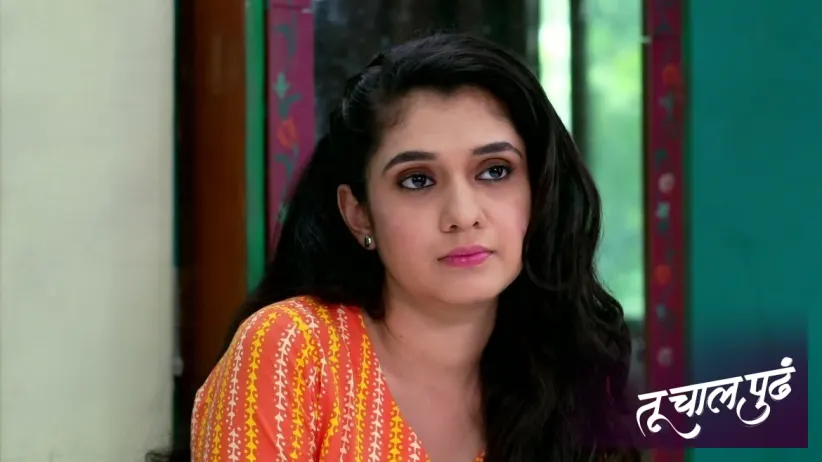 Ashwini Reaches the Exhibition Venue