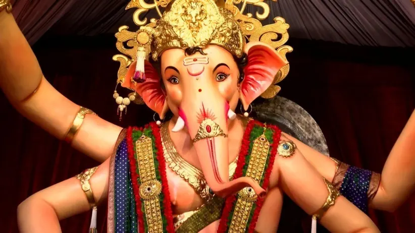 Vidisha Visits Ganeshgalli's Lord Ganesha