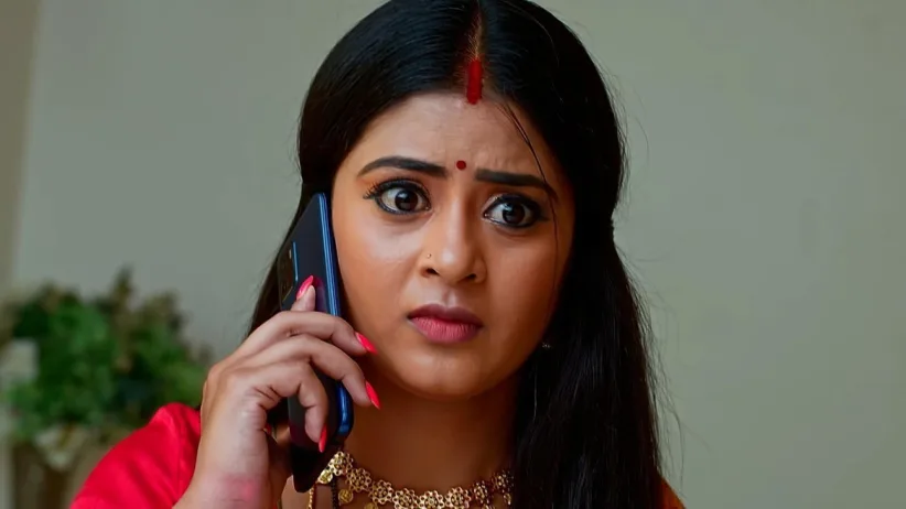 A Call from Jagdish Scares Bhagyalakshmi