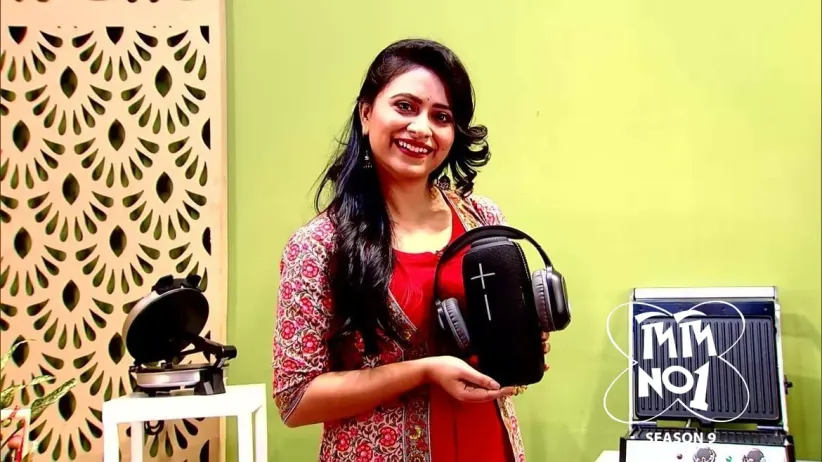Celebrities Enjoy a Candid Chat with Didi