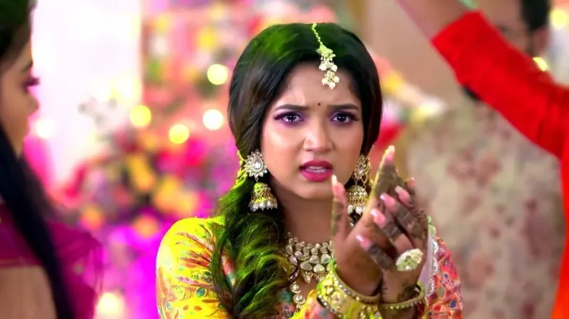 Papri Spoils Mili's Mehndi out of Jealousy