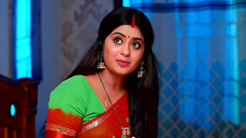 Bhagyalakshmi Wonders about Mithra's Horoscope