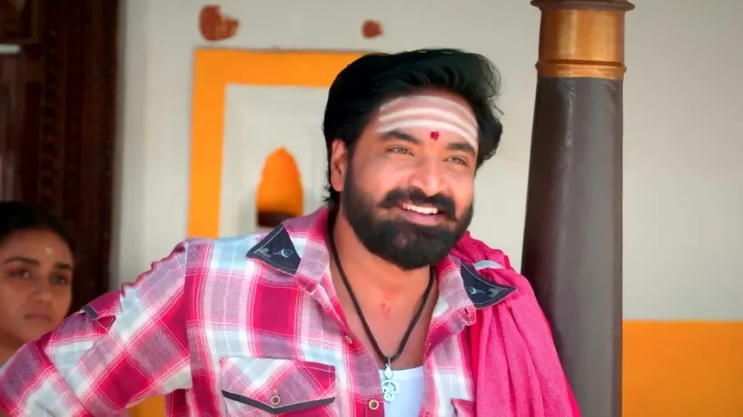 Muthupandi's Visit Scares Bhagyam