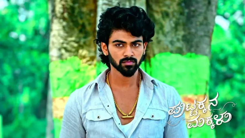 Sahana Steals Money from Kousalya's Wardrobe