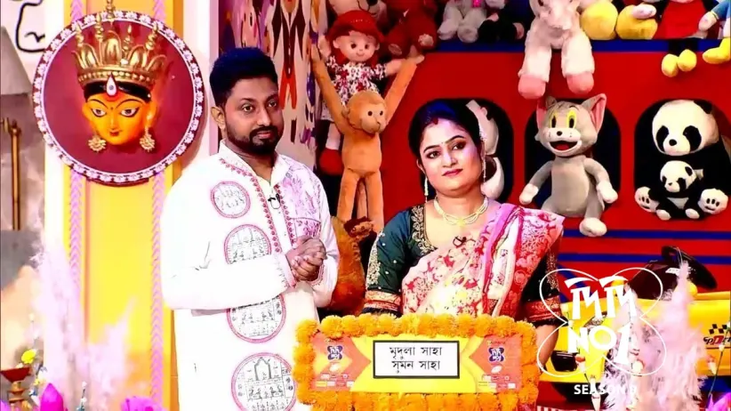 Couples Participate in the Maha Saptami Celebration