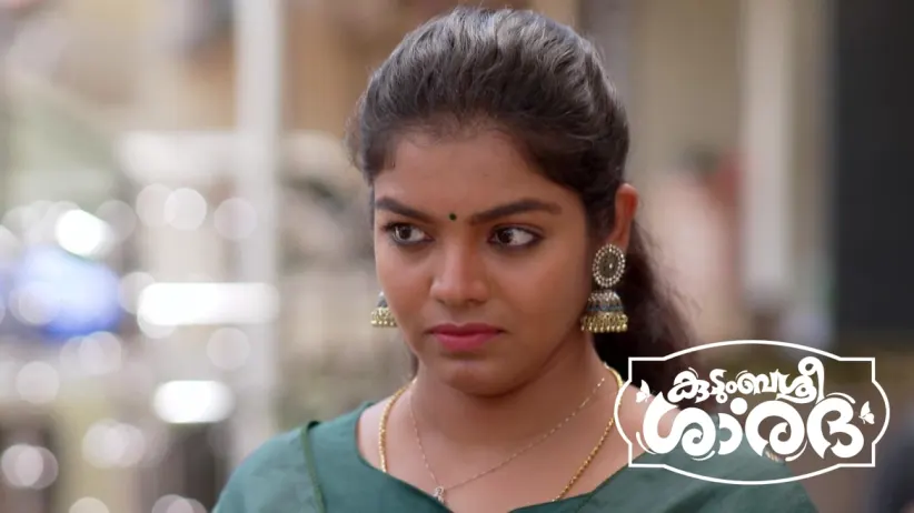 Shalini Refuses to Take Money from Sathyabhama