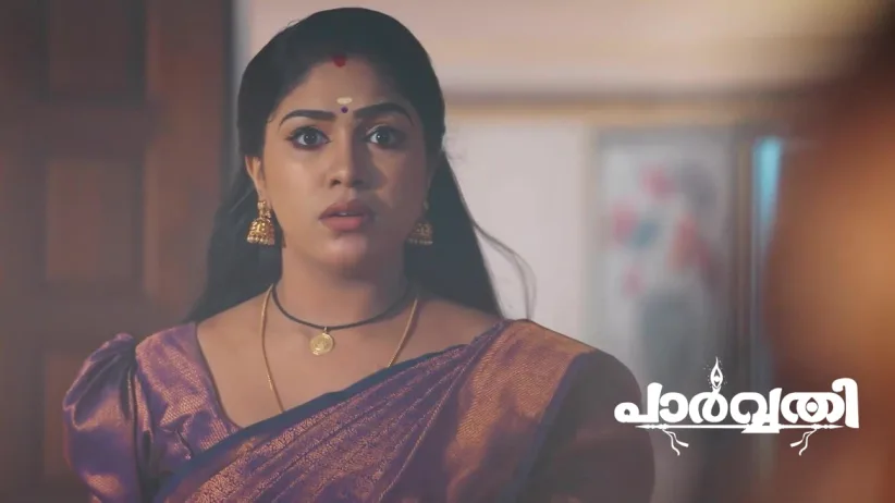 Parvathy Faints after Smelling the Flowers