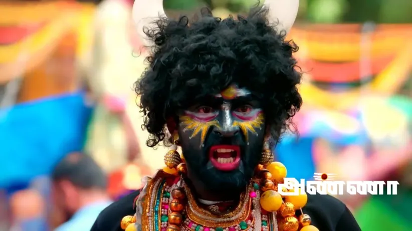 Manoj Tries to Attack Shanmugham