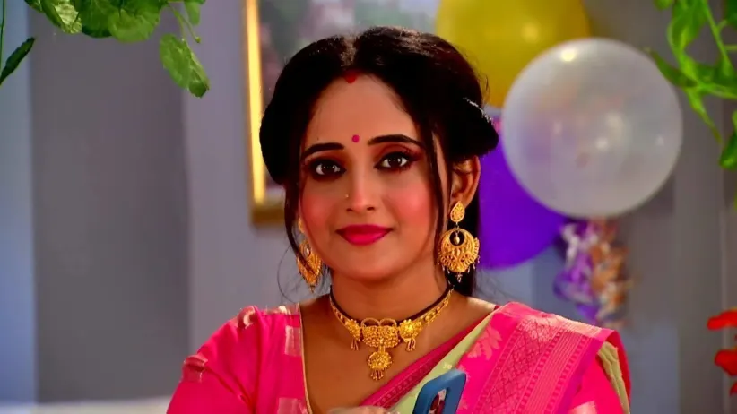 Siddhartha Kisses Mithai’s Hand
