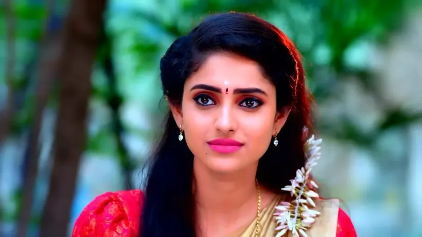 Sathya Gives a Gift to Nithya
