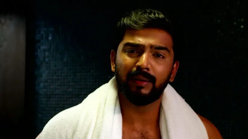 Siddharth Helps Bommi Wear a Sari