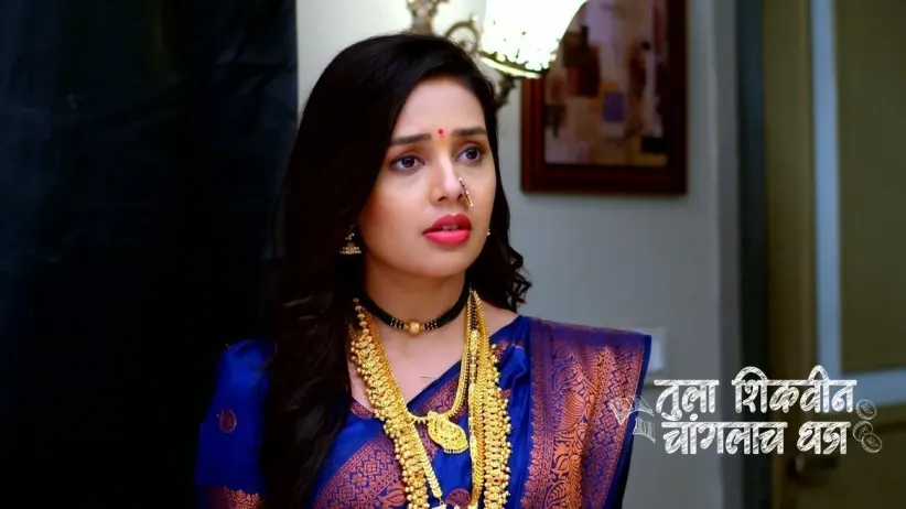 Adhipati and Akshara Give Each Other Gifts