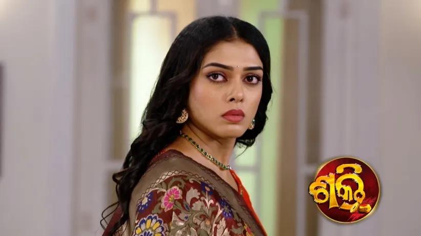 Trisha Tries to Slap Shakti