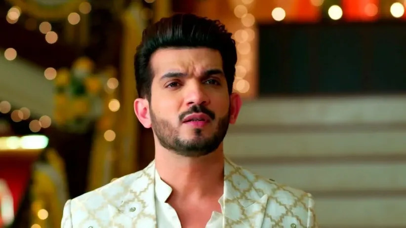 Manorama Returns the Bracelet to Shiv's Family