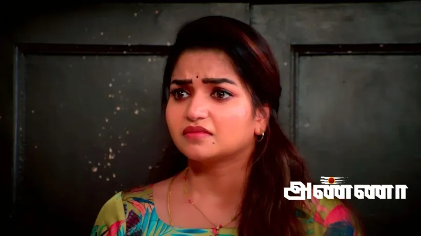 Kavya Spots Shanmugham im Bharani's Room