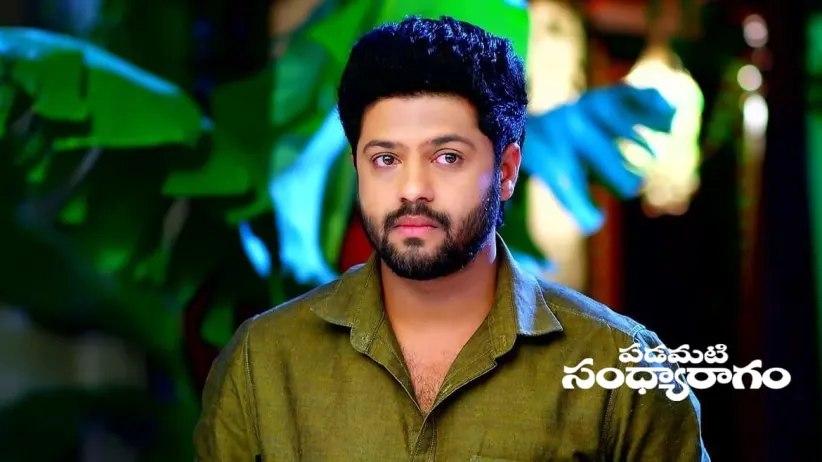 Ramalakshmi Takes Sweets for Showrya