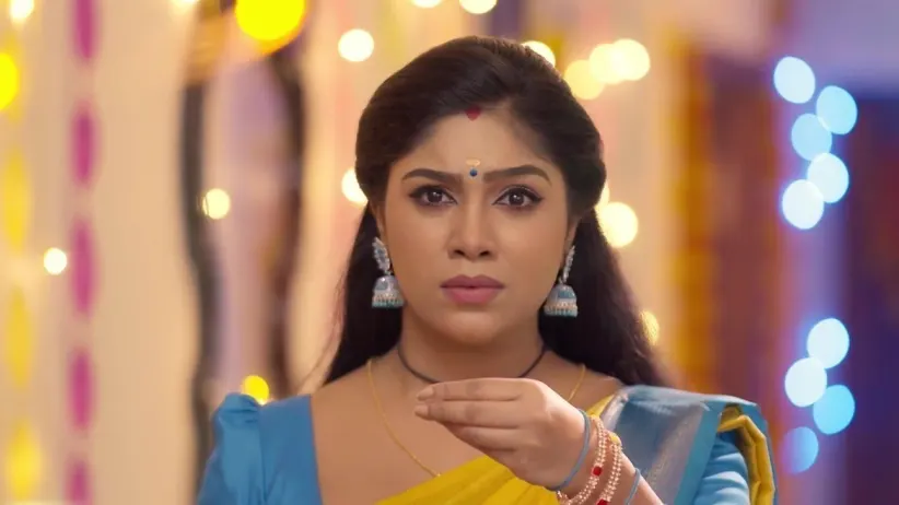 Parvathy Burns Camphor on Her Palm | Parvathy