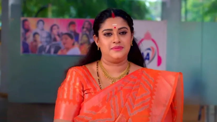 Abhirami Fails to Notice Deepa | Karthigai Deepam