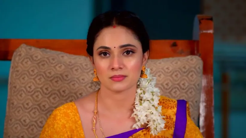 Meenakshi Learns about Deepa's Job | Karthigai Deepam