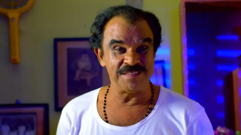 Sreelakshmi Breaks Down Before Sarojam