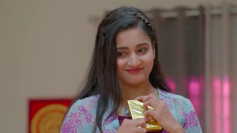Joseph Spots Nandita | Anuraga Ganam Pole