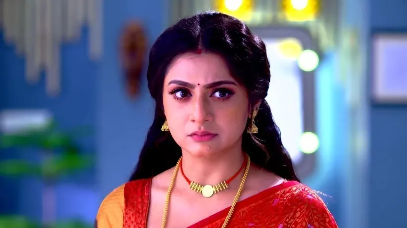 Radha Wins Everyone's Hearts l Alor Kole