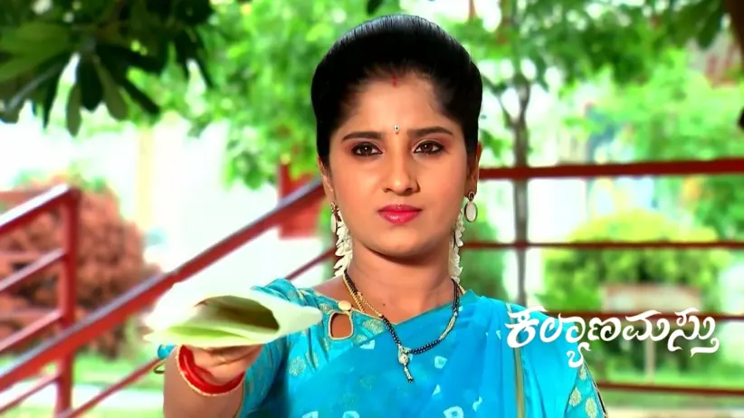 Ganga Returns the Property Papers to Nithya