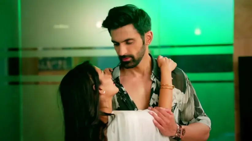Virat Takes Care of a Drunk Amruta