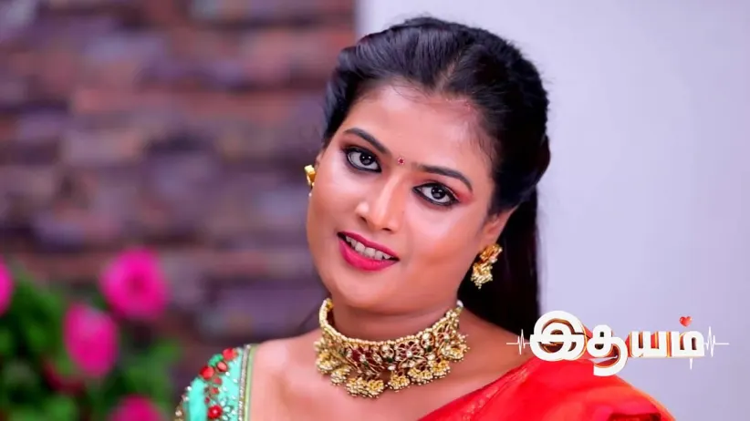 Shwetha Stages an Act In Front of Saradha