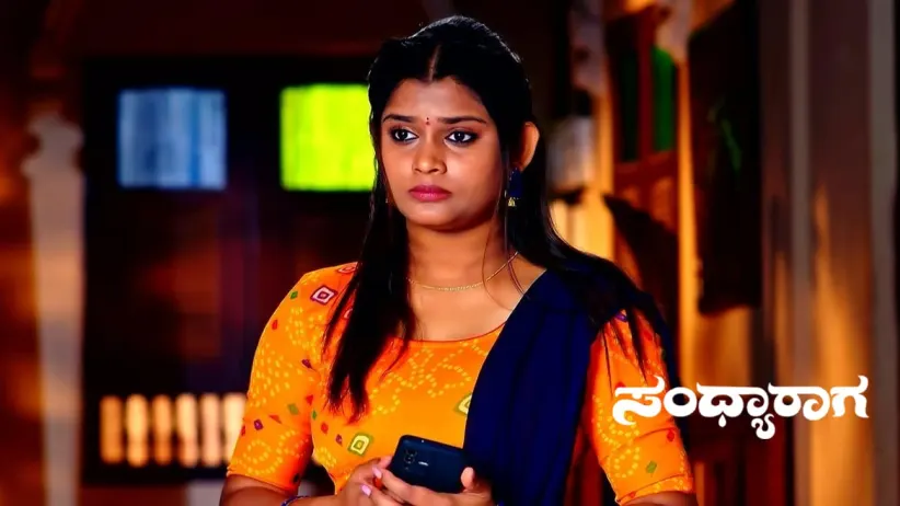 Padmavathi Catches Aadhya in Srinivas's Room