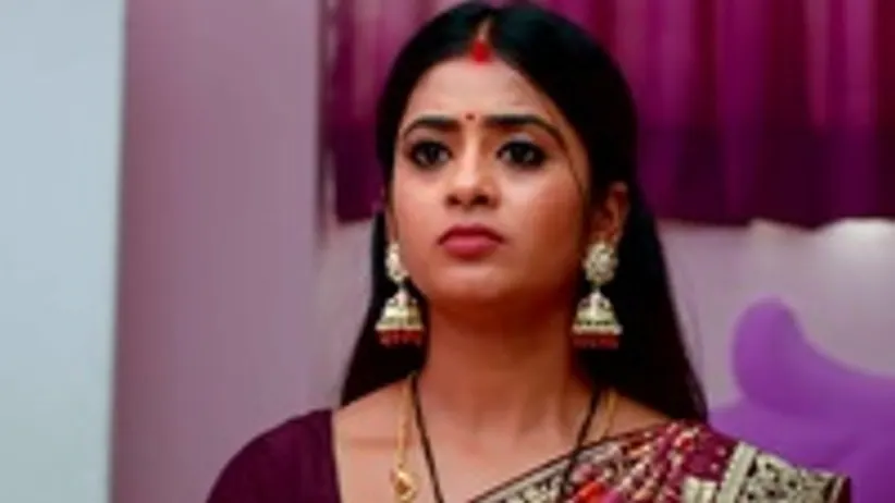 Chandu Demands Money from Hansika