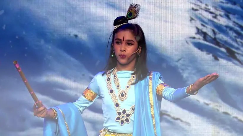 Lakshmi Wards the Evil Eye off the Contestants
