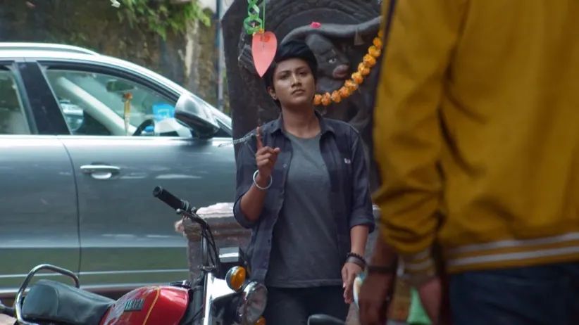 Rahul Is Mesmerised by Sathya