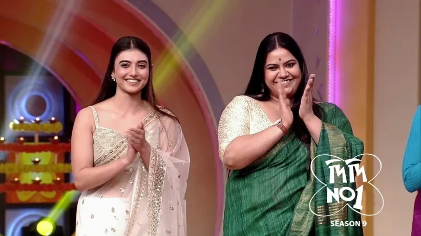 The Cast of Neem Phooler Madhu Appears on the Show