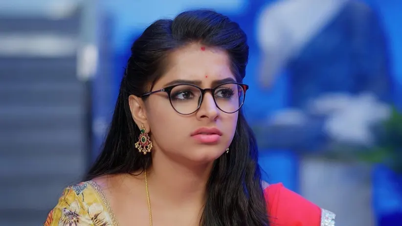 Mahalakshmi Tries to Shoot Seetha
