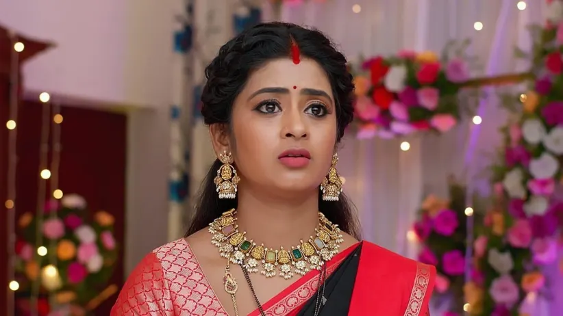 Nitya Tries to Stop Neeraj's Engagement
