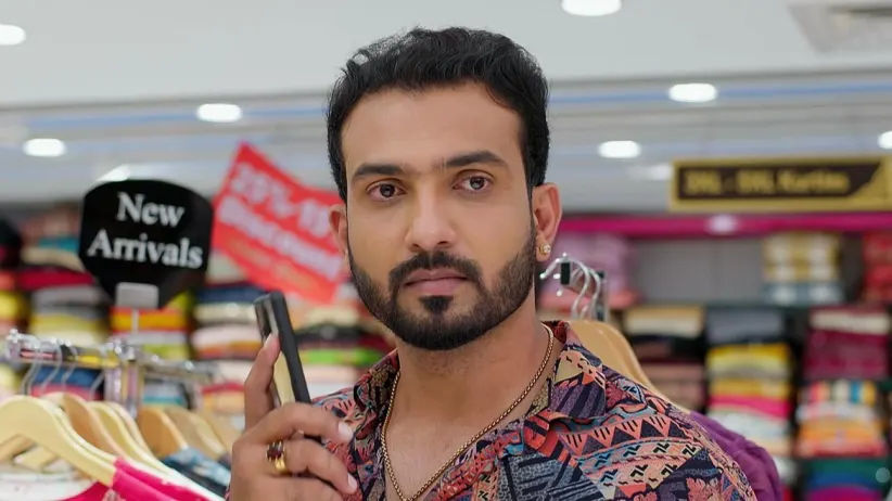 Mithra Comes across Bhagyalakshmi in the Shop