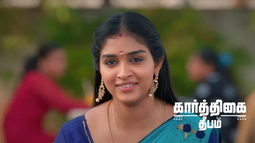 Abhirami Waits for Deepa at the Temple