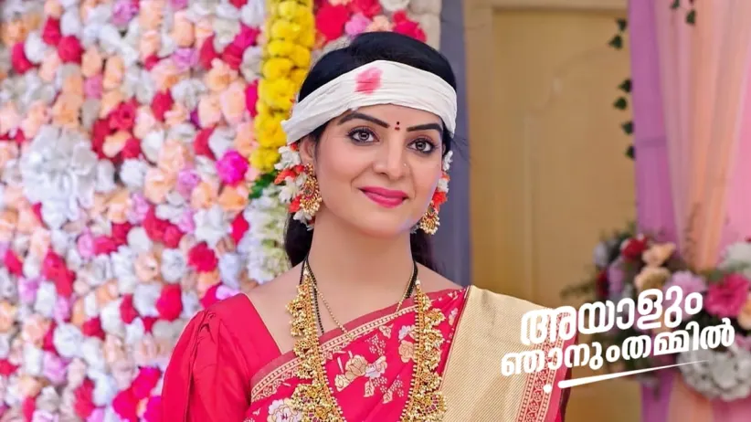 Karthika is Startled to See Rajesh