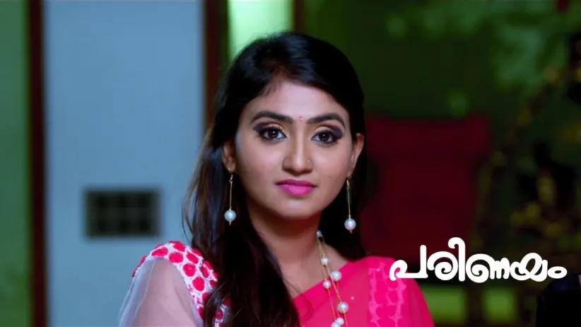 Vikranth Takes Adithi’s Mobile Number