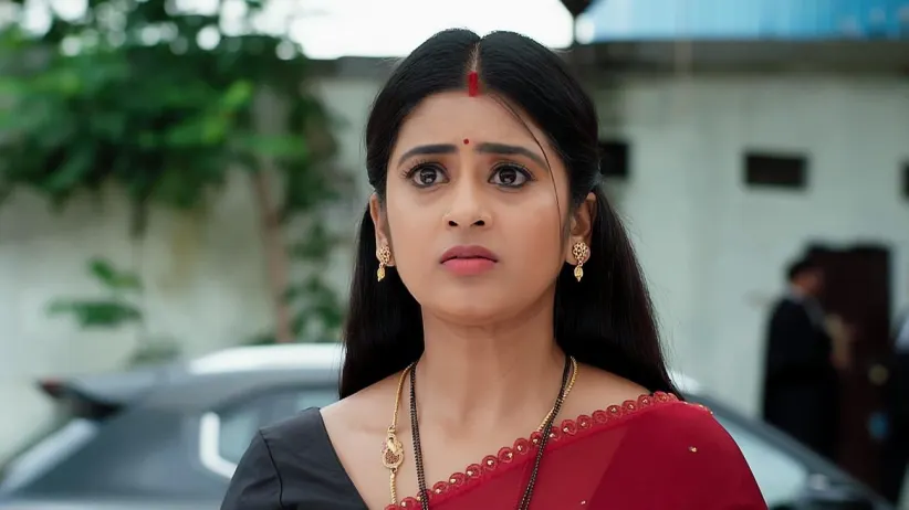 Bhagyalakshmi Signs the Divorce Papers