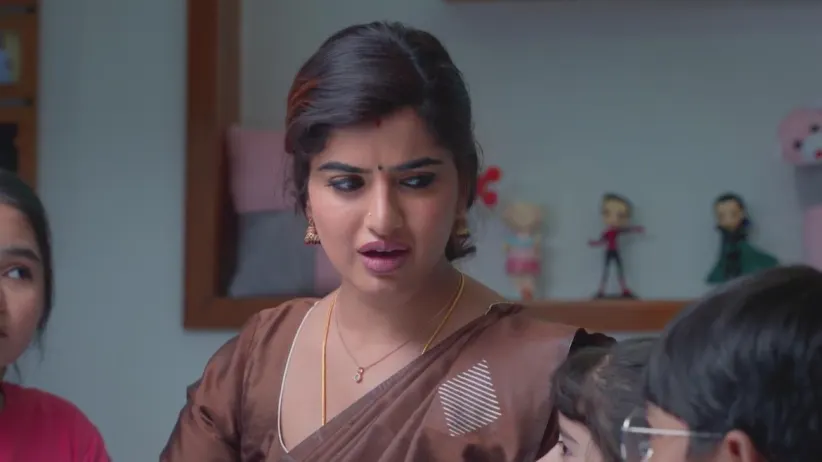 Indhumathi Advises Her Kids | Ninaithen Vandhai