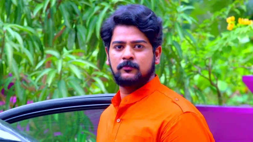 Trivikraman Asks Sarojam For the Money