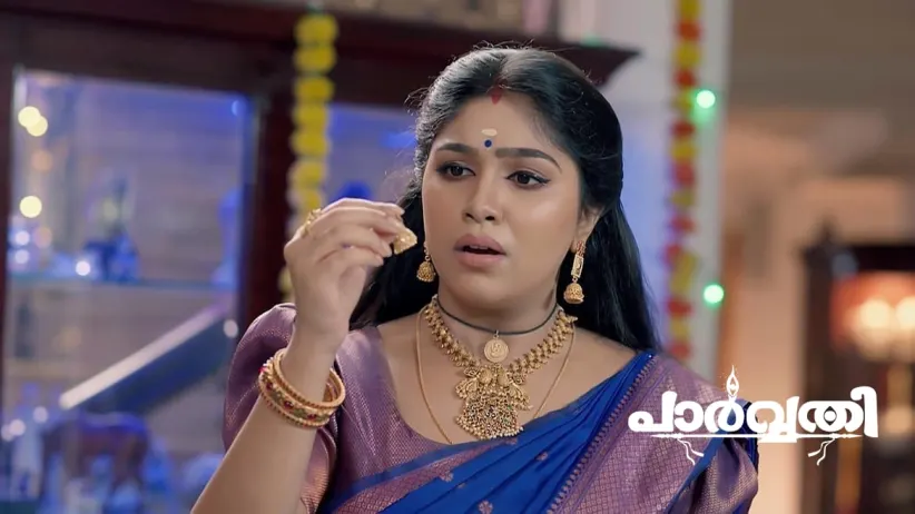 Parvathy Sees Her Lost Earring