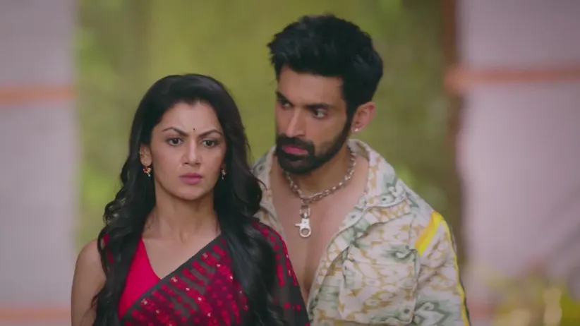 Dnyaneshwari Throws Jayesh's Gift in the Garbage