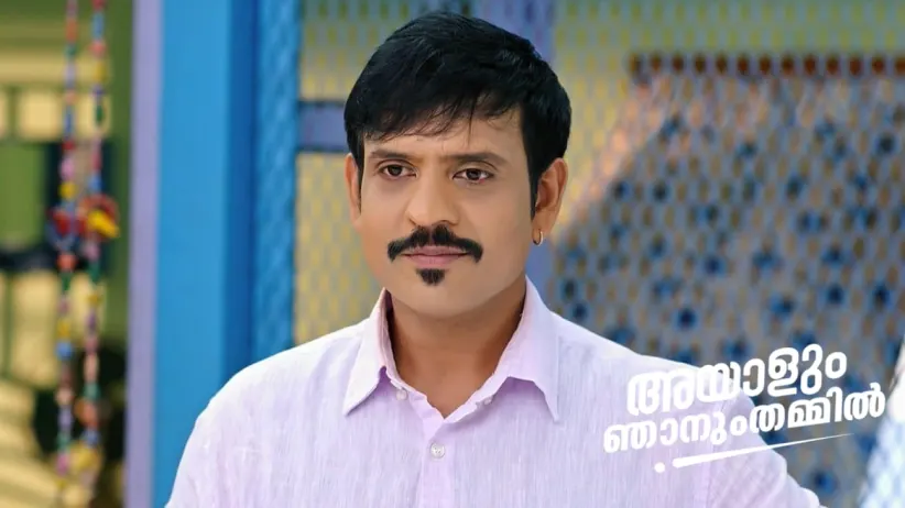 Abhiram Sees Unni Sell ‘Rakhis’
