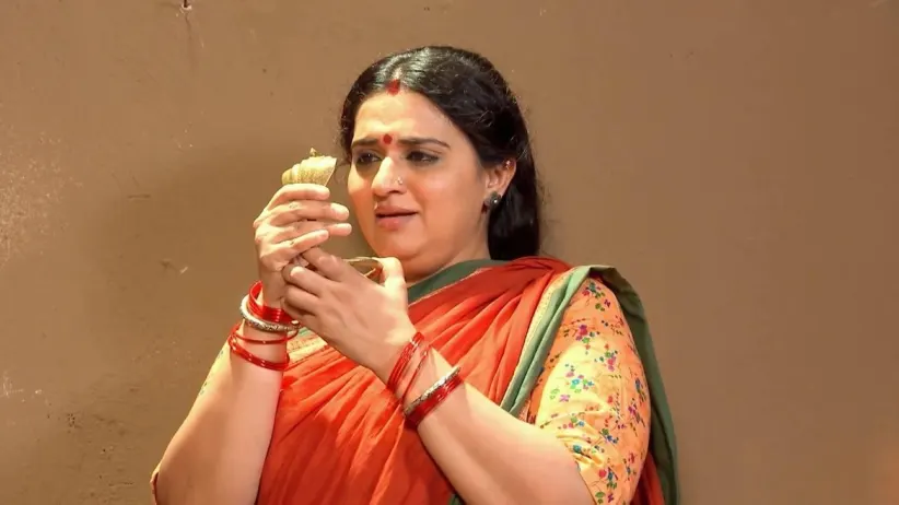 Will Mahdevi Give Up the Snake's Idol?