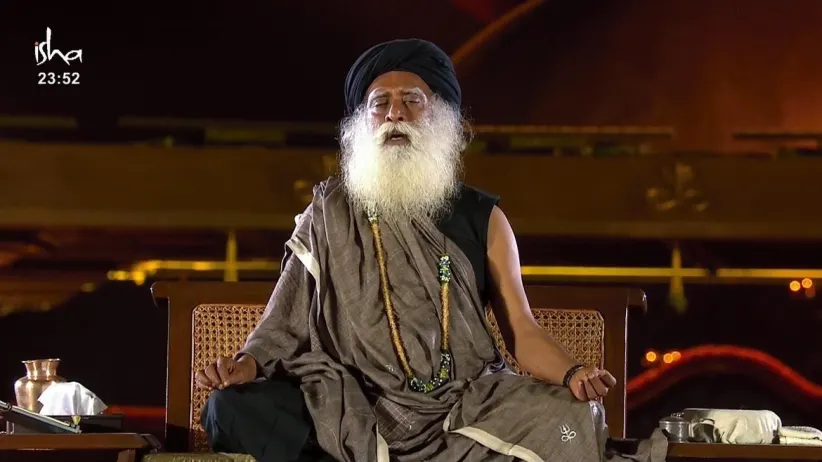 Sadhguru's midnight meditation at Mahashivratri