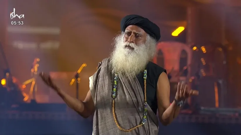 Sadhguru ends the event with chanting of Shiv Shambho