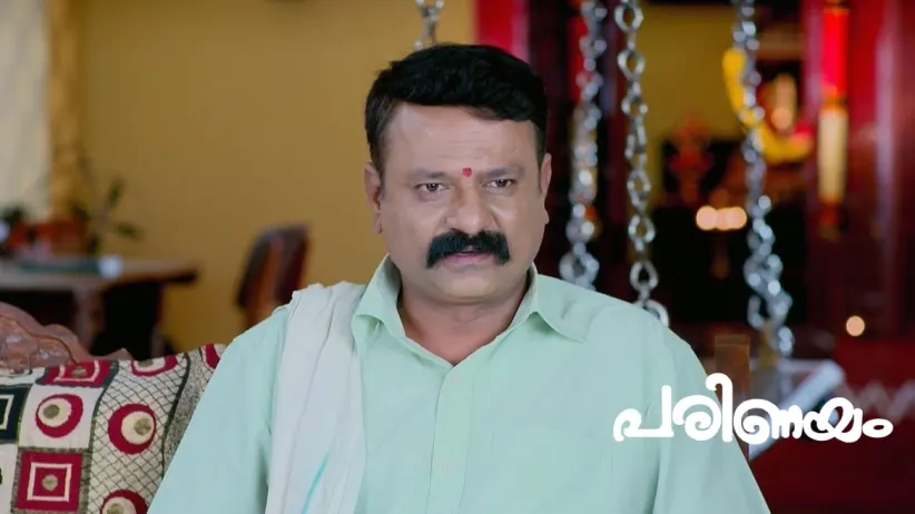 Sharika Apologises to Suhasini